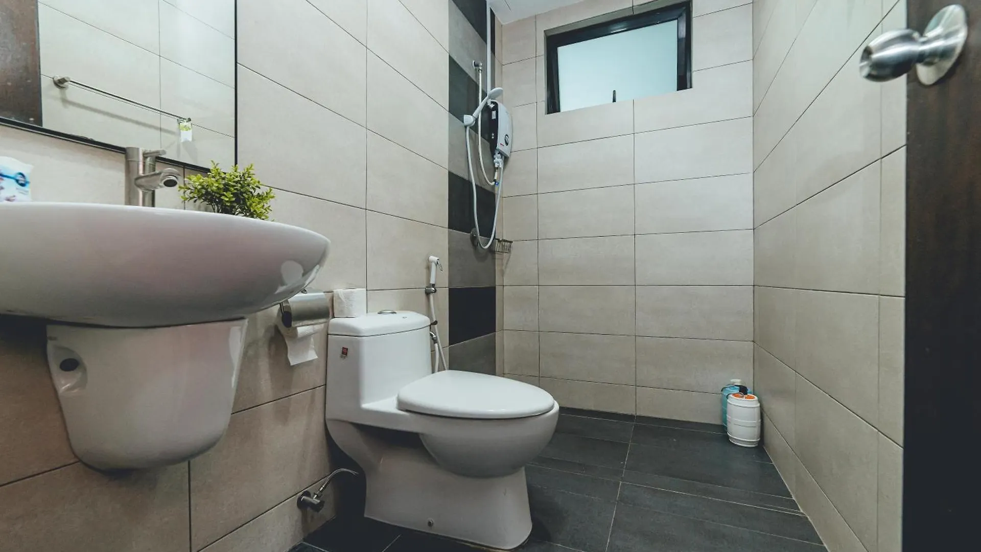 Molek Haus Living 3Br W Bathtub Ponderosa Golf By Our Stay Johor Bahru Apartament